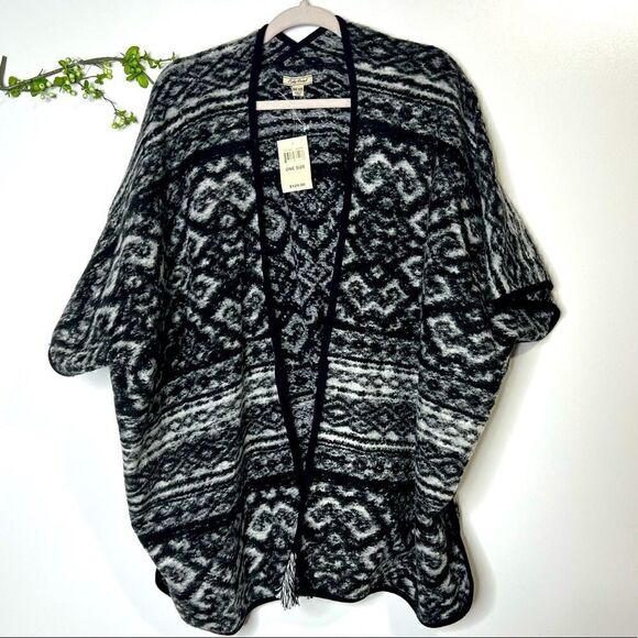 Lucky Brand Black White Gray Poncho Sweater NWT! - Picture 1 of 10